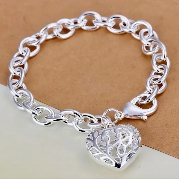 Exquisite Hollow Out Love Pendant Bracelet for Men and Women - NWT - Picture 4 of 5